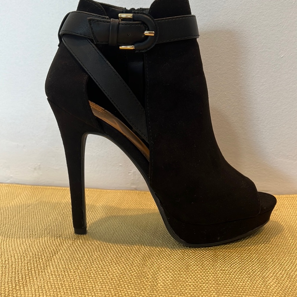 Apt 9 size 7 Open Toe heels